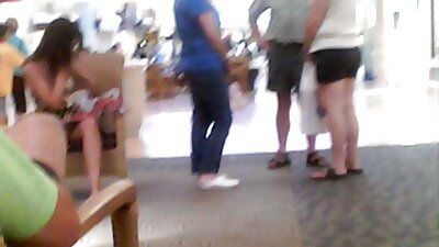 Kuum Latina avab oma tagumikku ja ta tunneb kukke enda sees