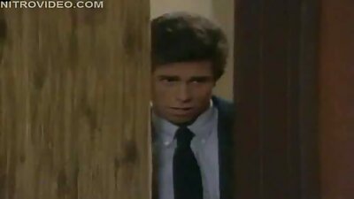 Ilus kutt, mille brünett tahtis, et ta teda kepiks