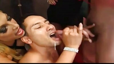 Tüdruk on koos ühe kutiga alleel ja saab sügavalt persse