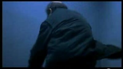 Sluty brünett saab persse diivanile tema venna sõber