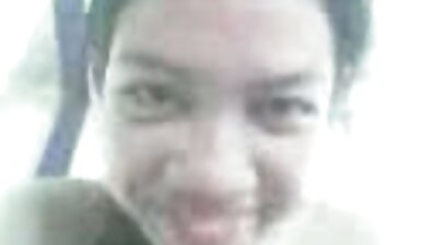 Anaaltreening jõusaalis suurte tissidega nohikutele teismelistele