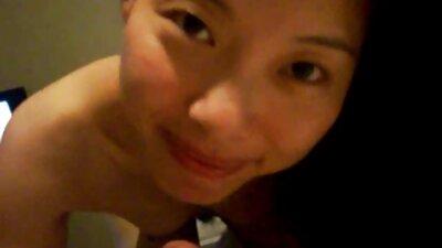 Tätoveeringutega ja suure tagumikuga bimbo teeb kaamera ees anaalseksi