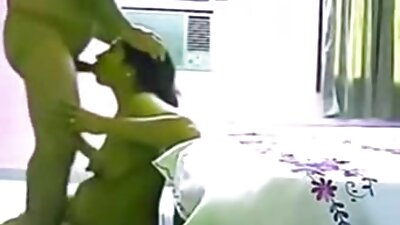 Äge ladina printsess sõidab pöörase entusiasmiga suure fallose seljas