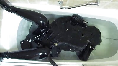 Suurte tisside ja tätoveeringutega blond on saamas oma vimka luud lahti