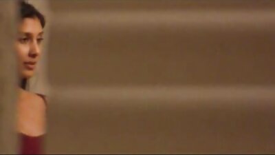 Võluv teismeline tüdruk teeb raskeid kuradi ja suhu