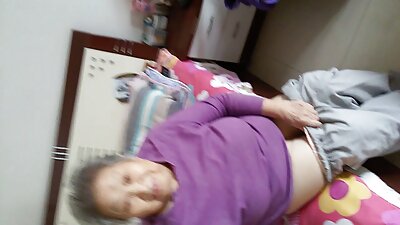 Brünett teismeline saab keppi stseenis