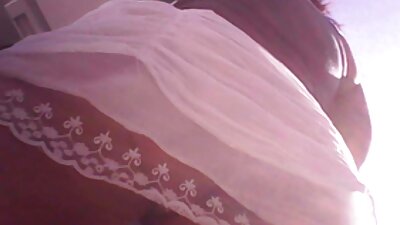 Lokkis brünett saab täna oma vitstest lähedalt läbi tungida